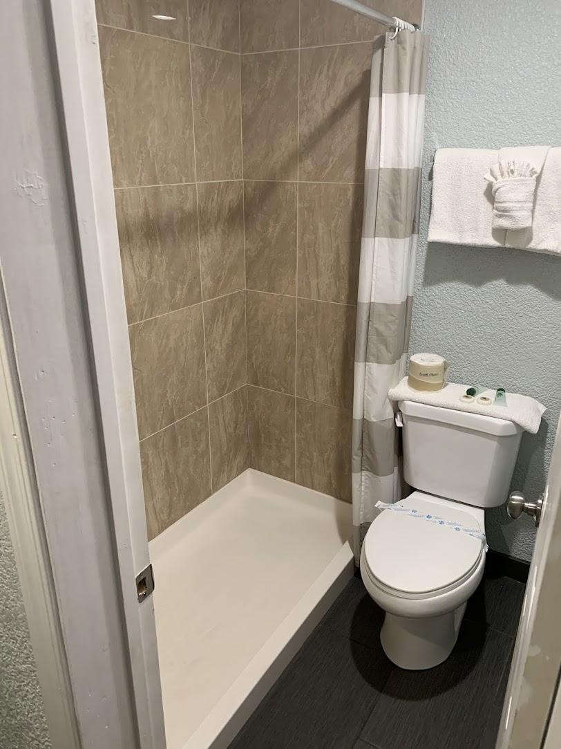 Deluxe Queen Room — view 2